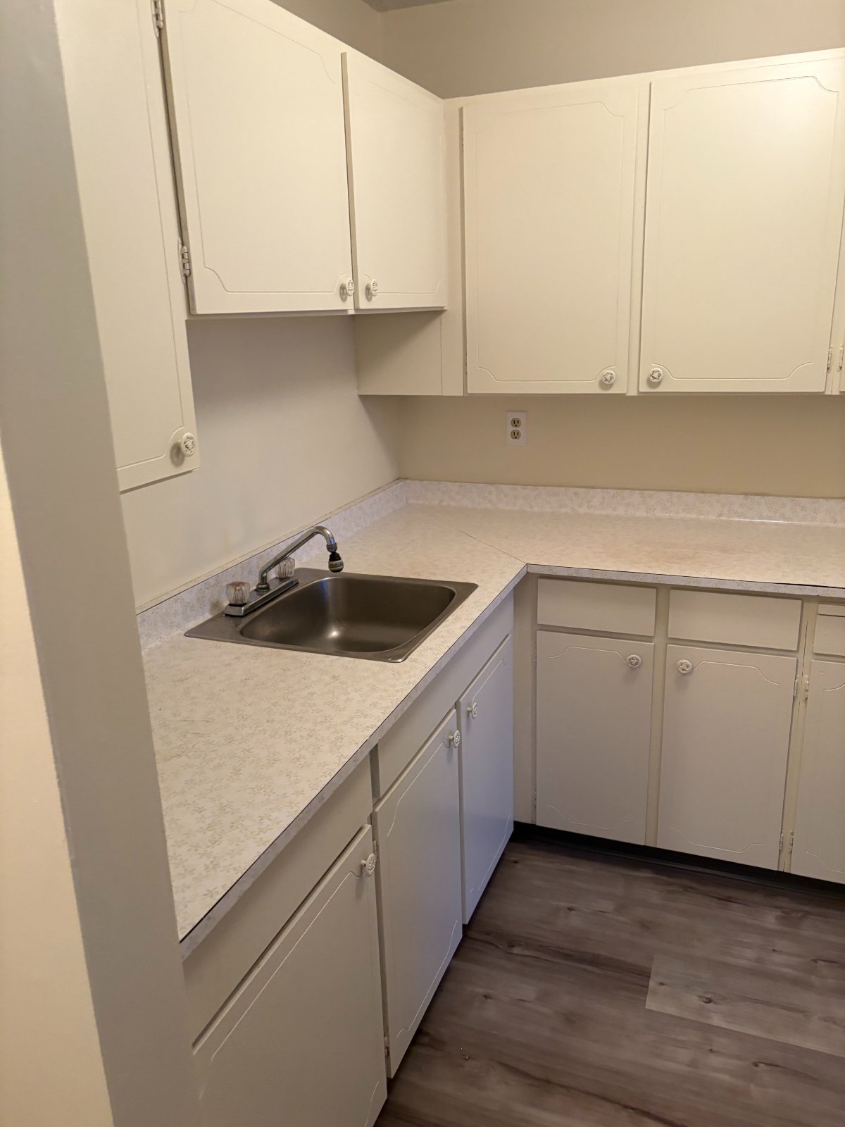 2 Bedroom Apartment for Rent - 707 Seventh Avenue, New Westminster, BC 2
